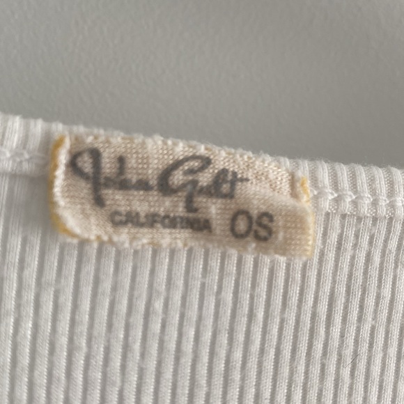 Brandy Melville John galt white ribbed v-neck tshirt - Picture 3 of 4